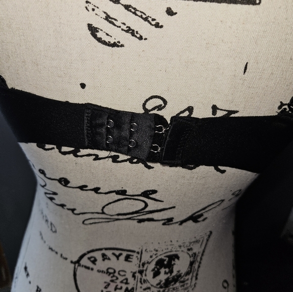 YMI Intimates Womans Black Bra Size 36C - Picture 5 of 10